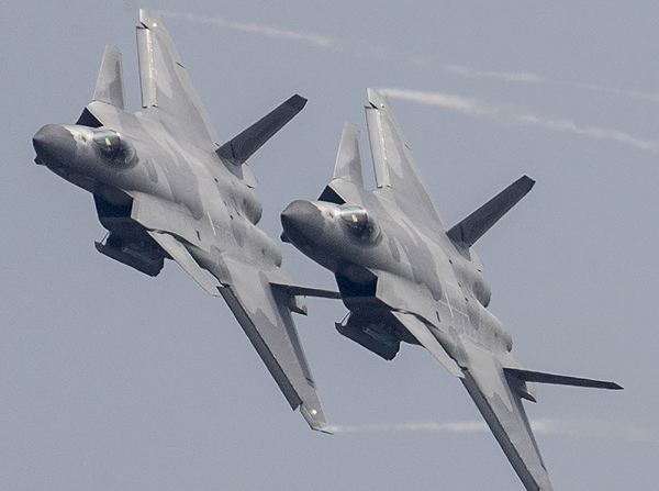 軍事震撼，20架轟炸機傾瀉240枚導(dǎo)彈的力量展示，軍事震撼，20架轟炸機傾瀉導(dǎo)彈力量展示日