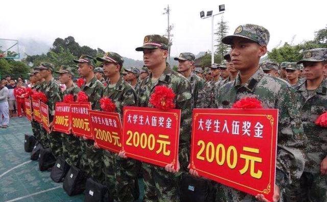 大學(xué)生如何參軍，一條充滿榮耀與成長的道路，大學(xué)生參軍之路，榮耀與成長的交織