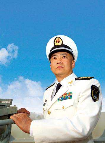 遼寧艦現(xiàn)任艦長——中國海軍力量的新標(biāo)桿，遼寧艦現(xiàn)任艦長，中國海軍力量的新典范