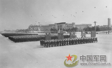 重溫歷史瞬間，探索1959年國(guó)慶閱兵視頻，重溫歷史瞬間，探索經(jīng)典，回顧1959年國(guó)慶閱兵盛況