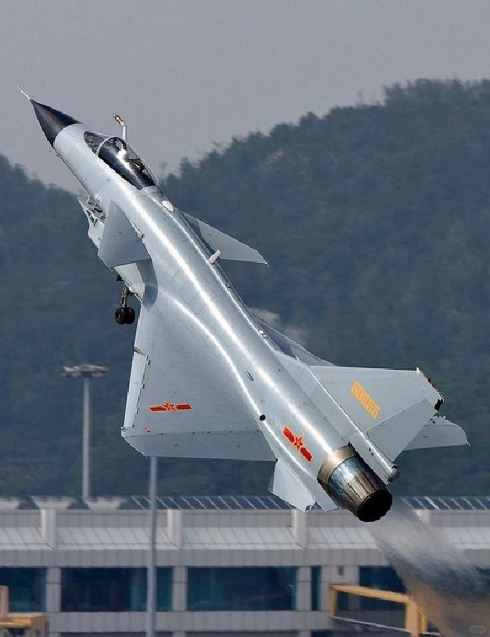 殲-10戰(zhàn)斗機(jī)是幾代機(jī)？全面解析中國(guó)空軍的主力戰(zhàn)機(jī)，中國(guó)空軍主力戰(zhàn)機(jī)殲-10戰(zhàn)斗機(jī)的全面解析，幾代機(jī)？